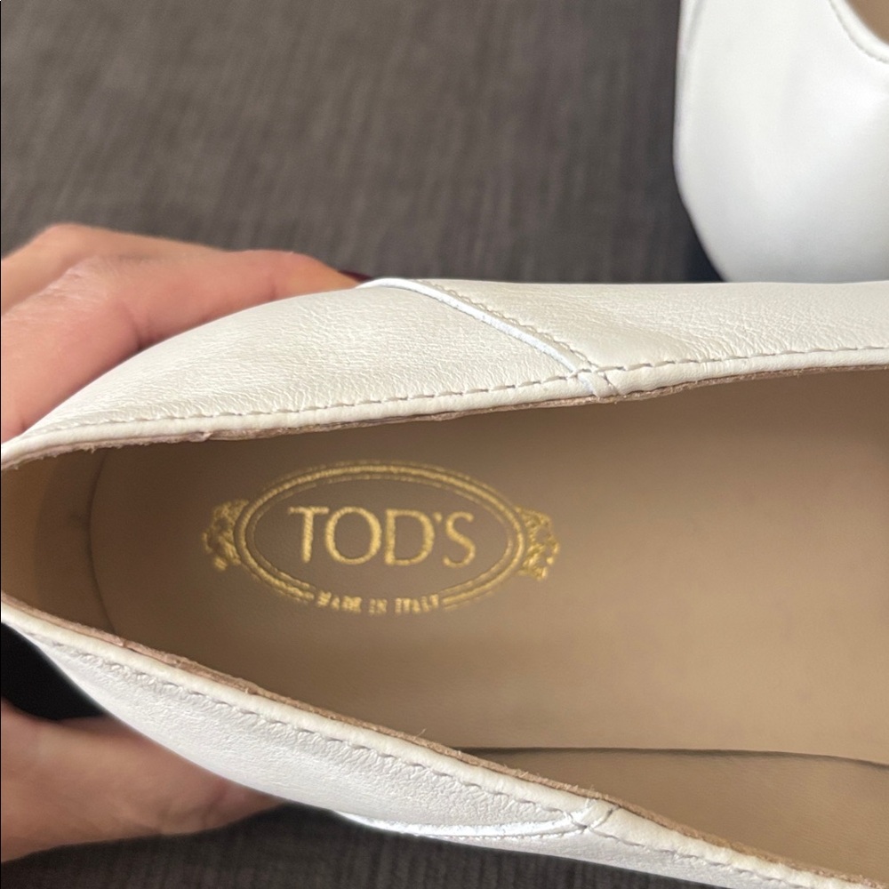 NWOB Tod’s loafers with gold chain detail - Picture 5 of 6